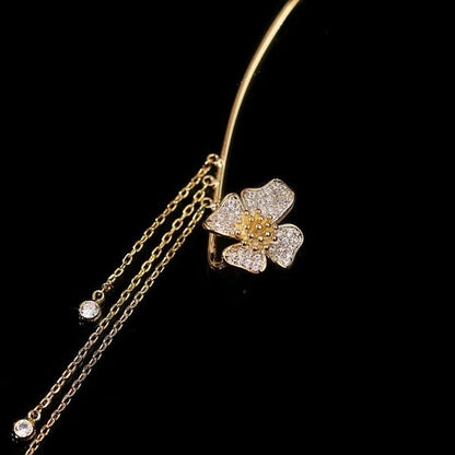 Pendientes sencillos con motivos de mariposas, flores y borlas: elegantes y cómodos, sin necesidad de perforarse las orejas