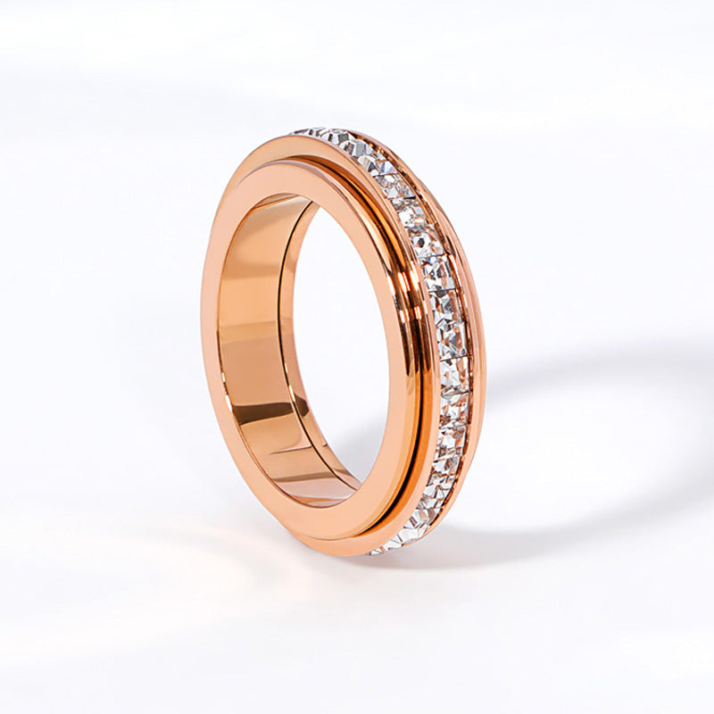 Anillo giratorio de titanio con circonita