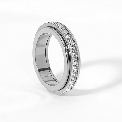 Anillo giratorio de titanio con circonita