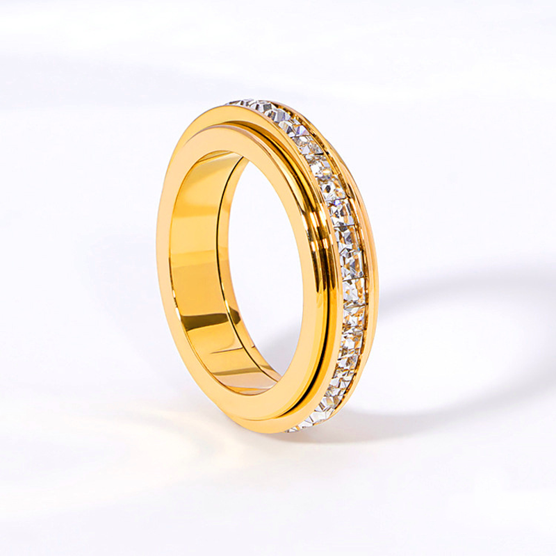 Anillo giratorio de titanio con circonita