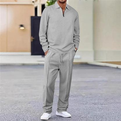 Conjunto para hombre compuesto por sudadera con tejido de punto gofrado y pantalón de pierna recta.